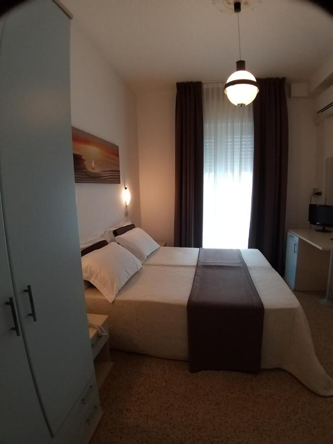 Hotel Ideal Rimini Buitenkant foto