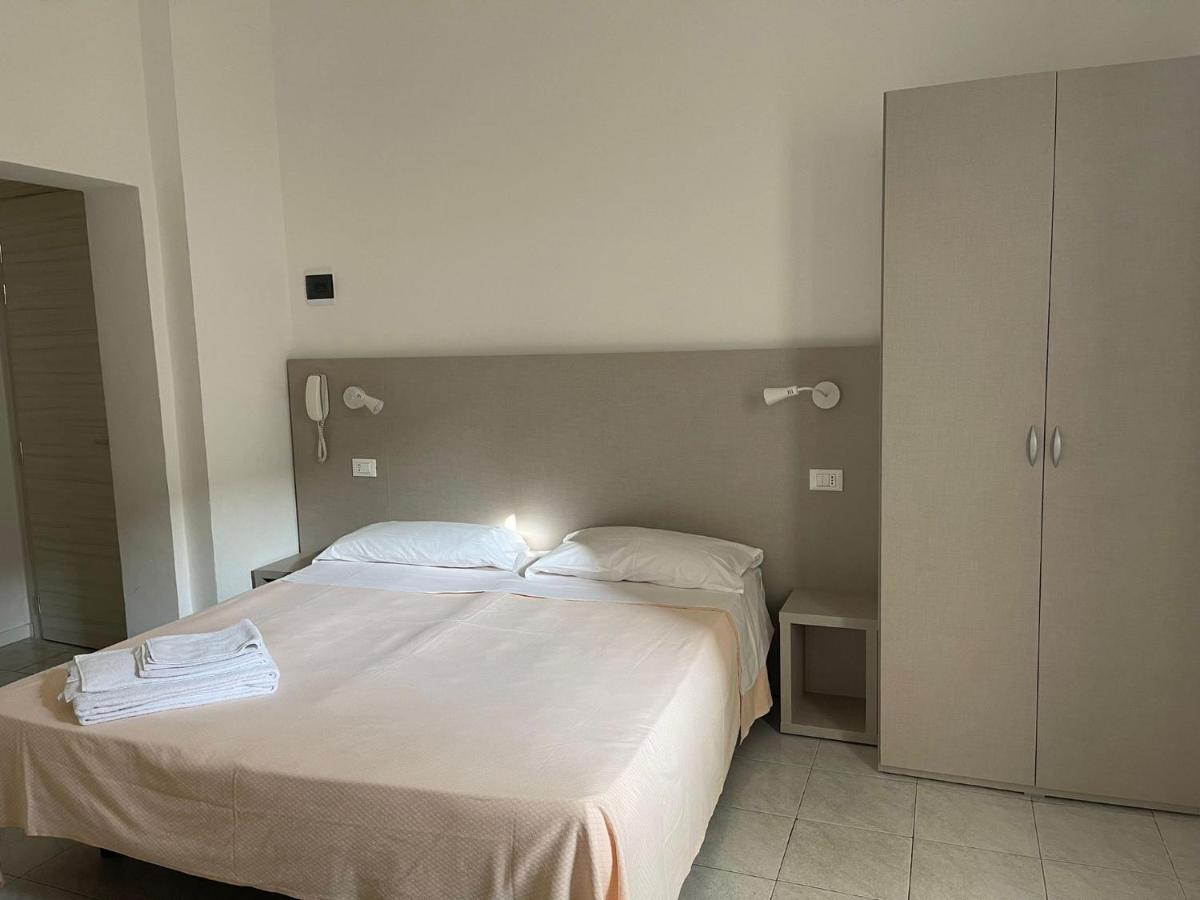 Hotel Ideal Rimini Buitenkant foto