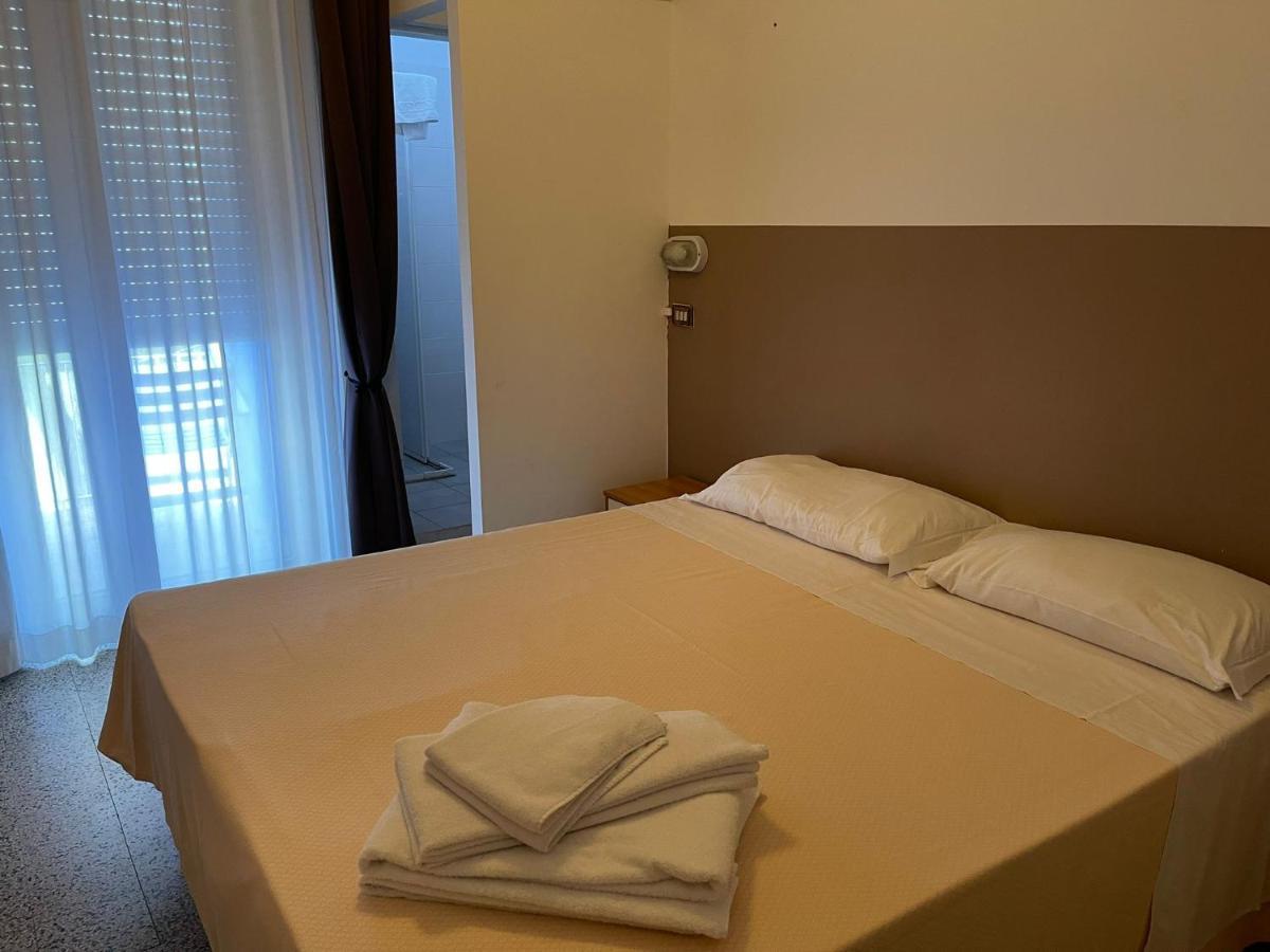 Hotel Ideal Rimini Buitenkant foto