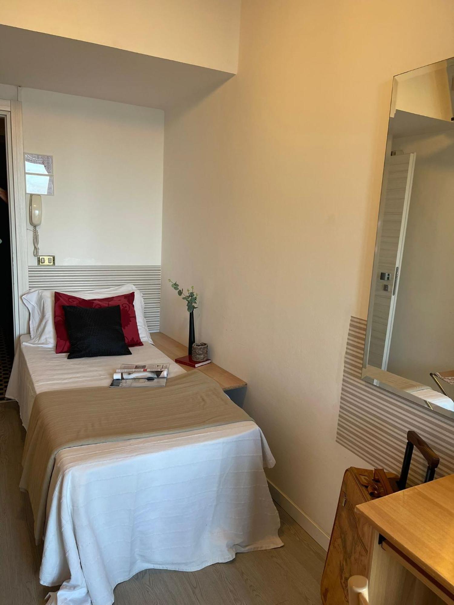 Hotel Ideal Rimini Buitenkant foto