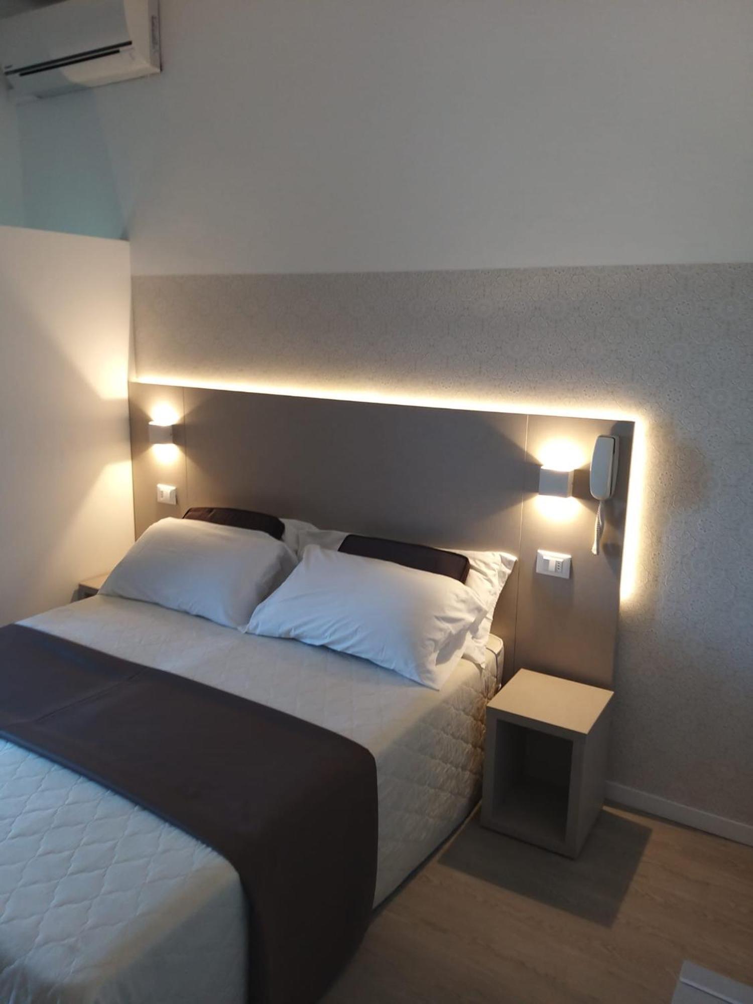Hotel Ideal Rimini Buitenkant foto