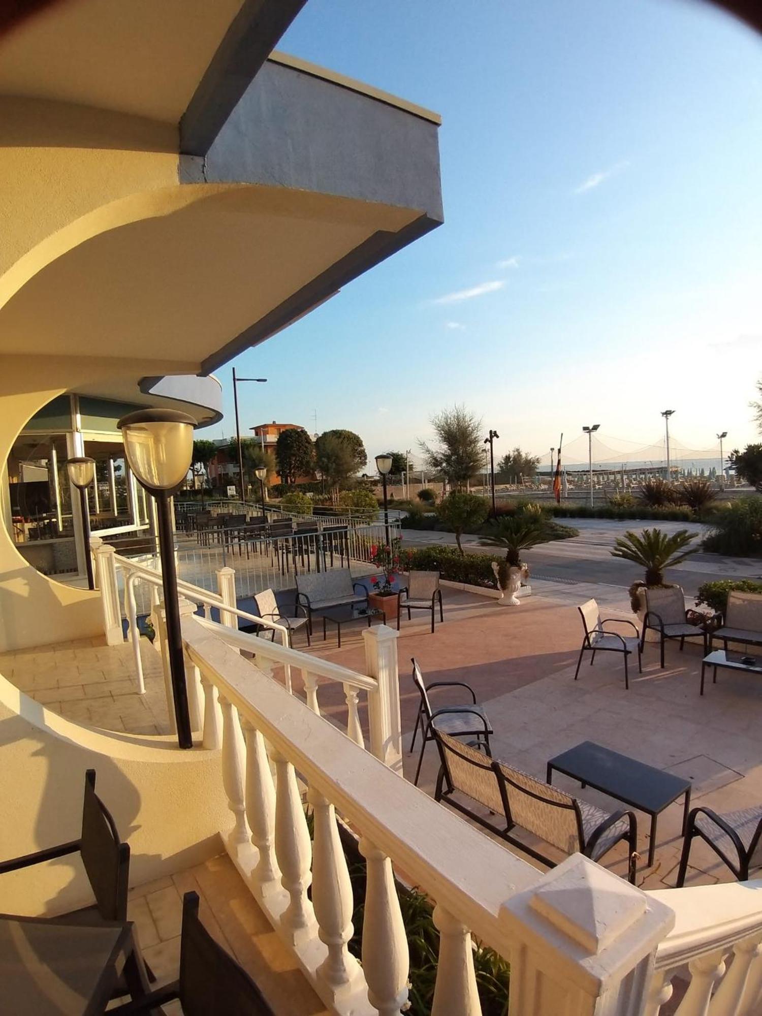 Hotel Ideal Rimini Buitenkant foto