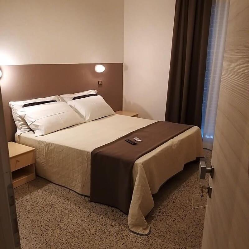 Hotel Ideal Rimini Buitenkant foto