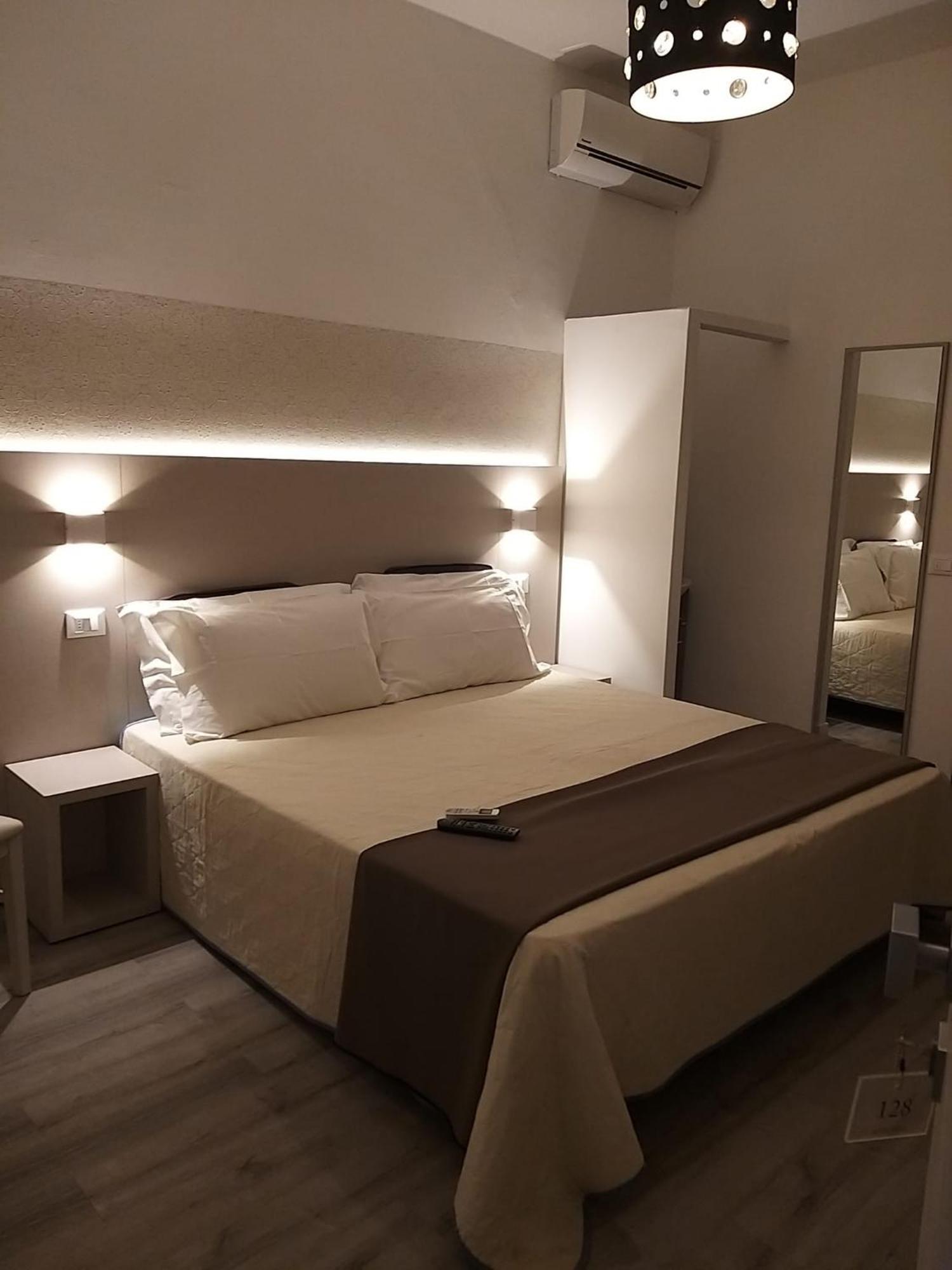 Hotel Ideal Rimini Buitenkant foto