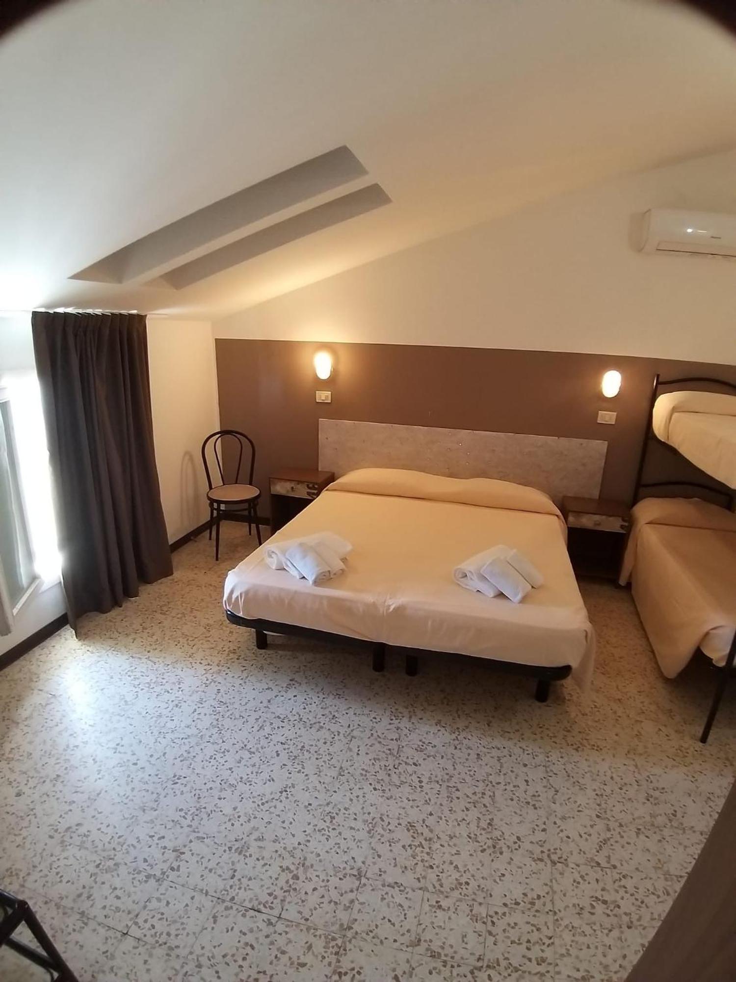 Hotel Ideal Rimini Buitenkant foto
