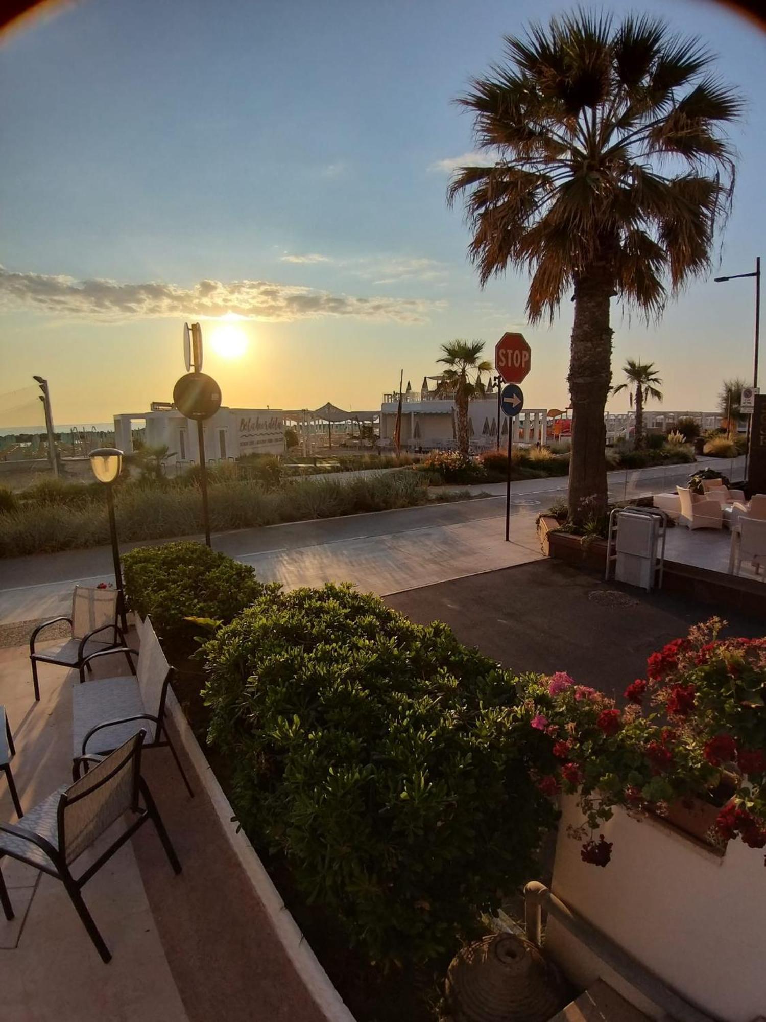 Hotel Ideal Rimini Buitenkant foto