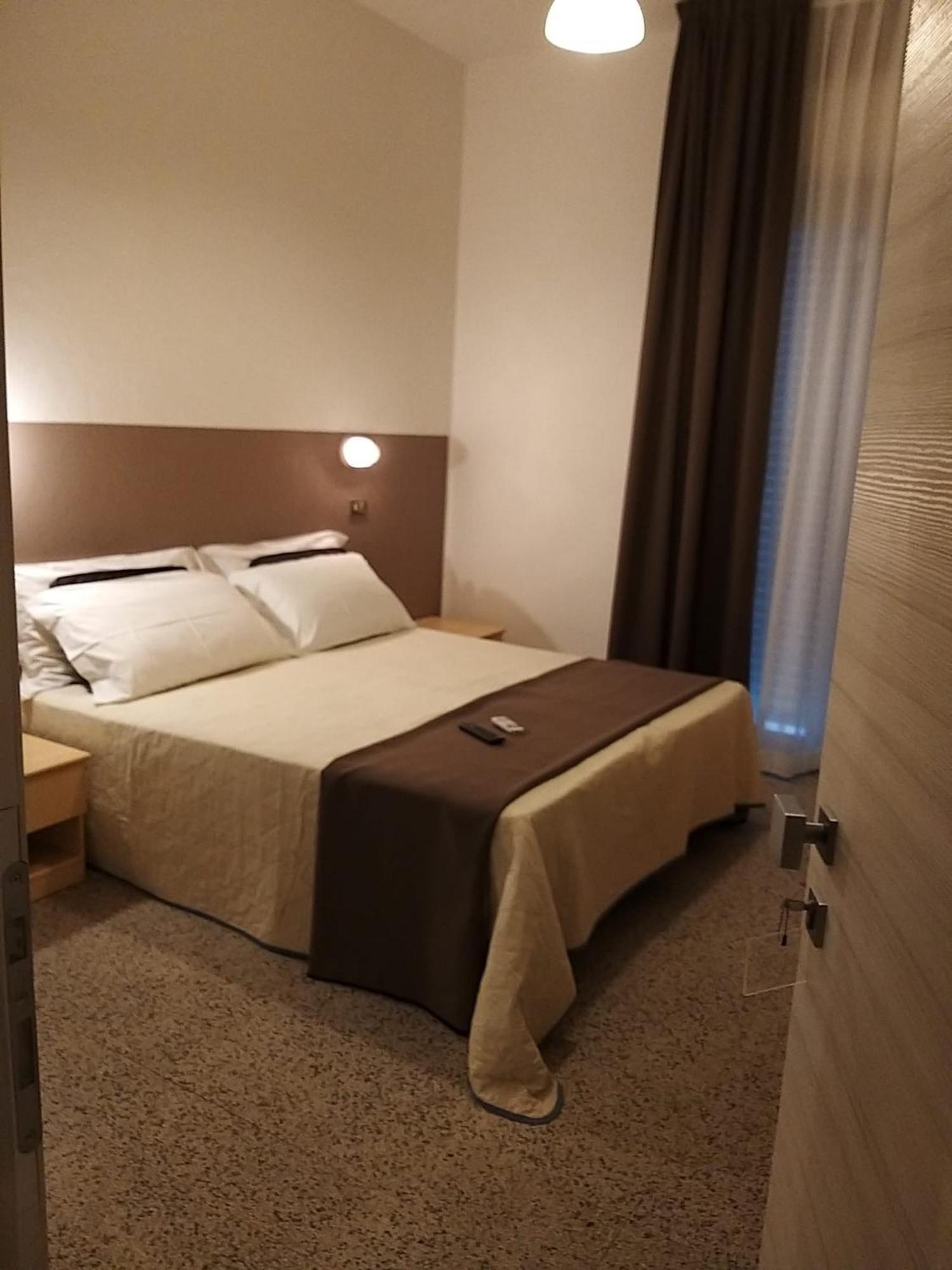 Hotel Ideal Rimini Buitenkant foto