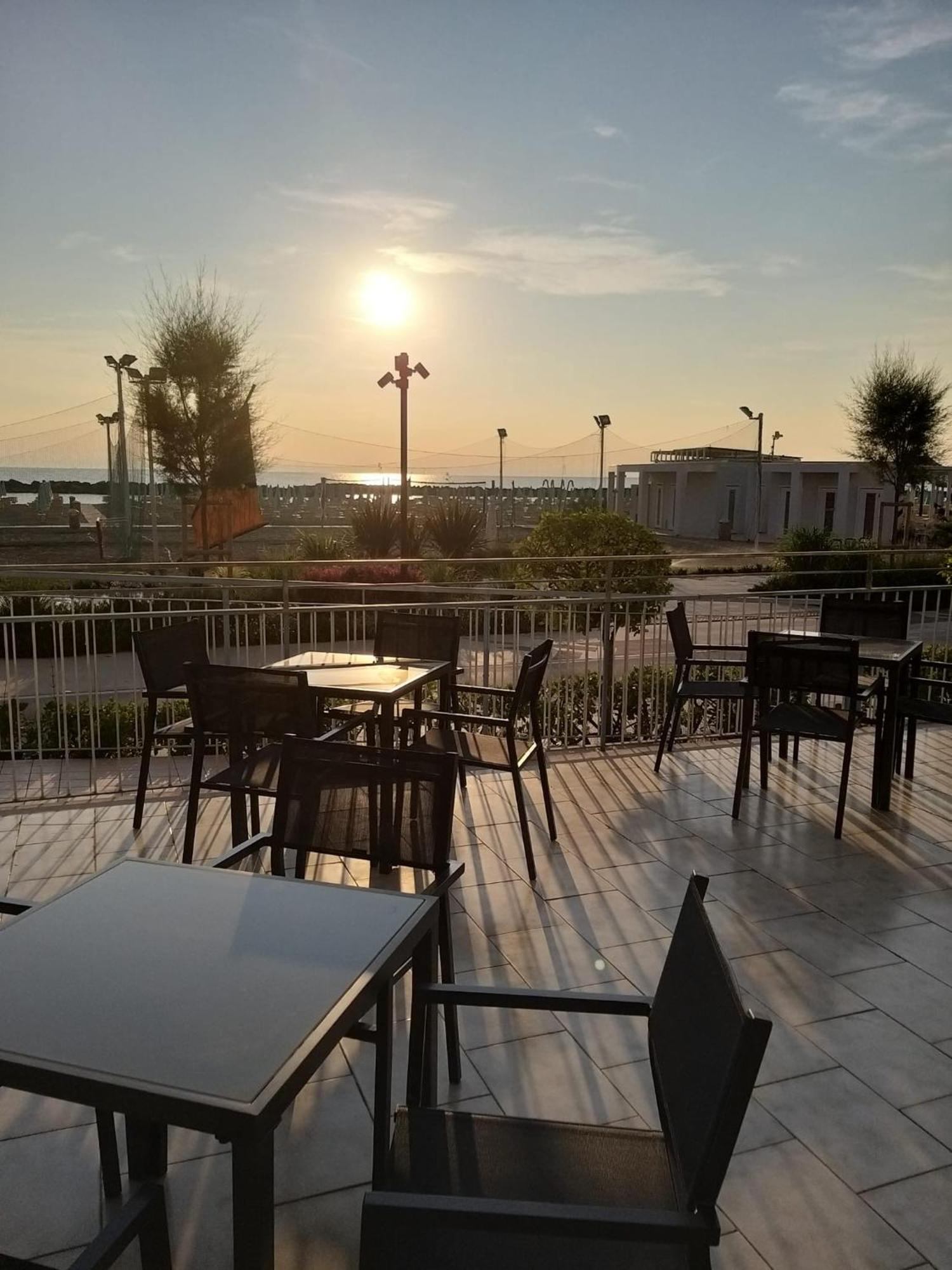 Hotel Ideal Rimini Buitenkant foto