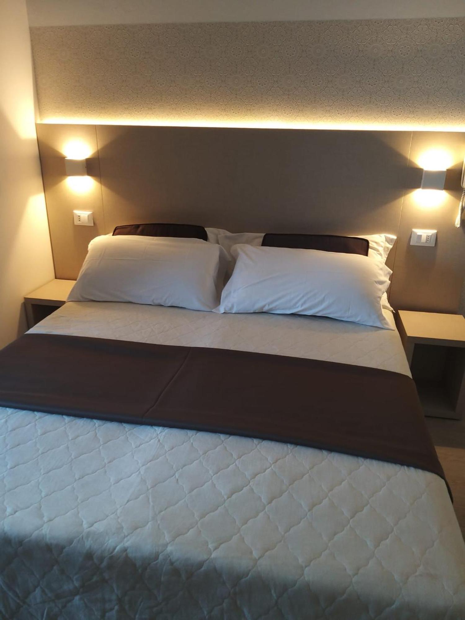 Hotel Ideal Rimini Buitenkant foto