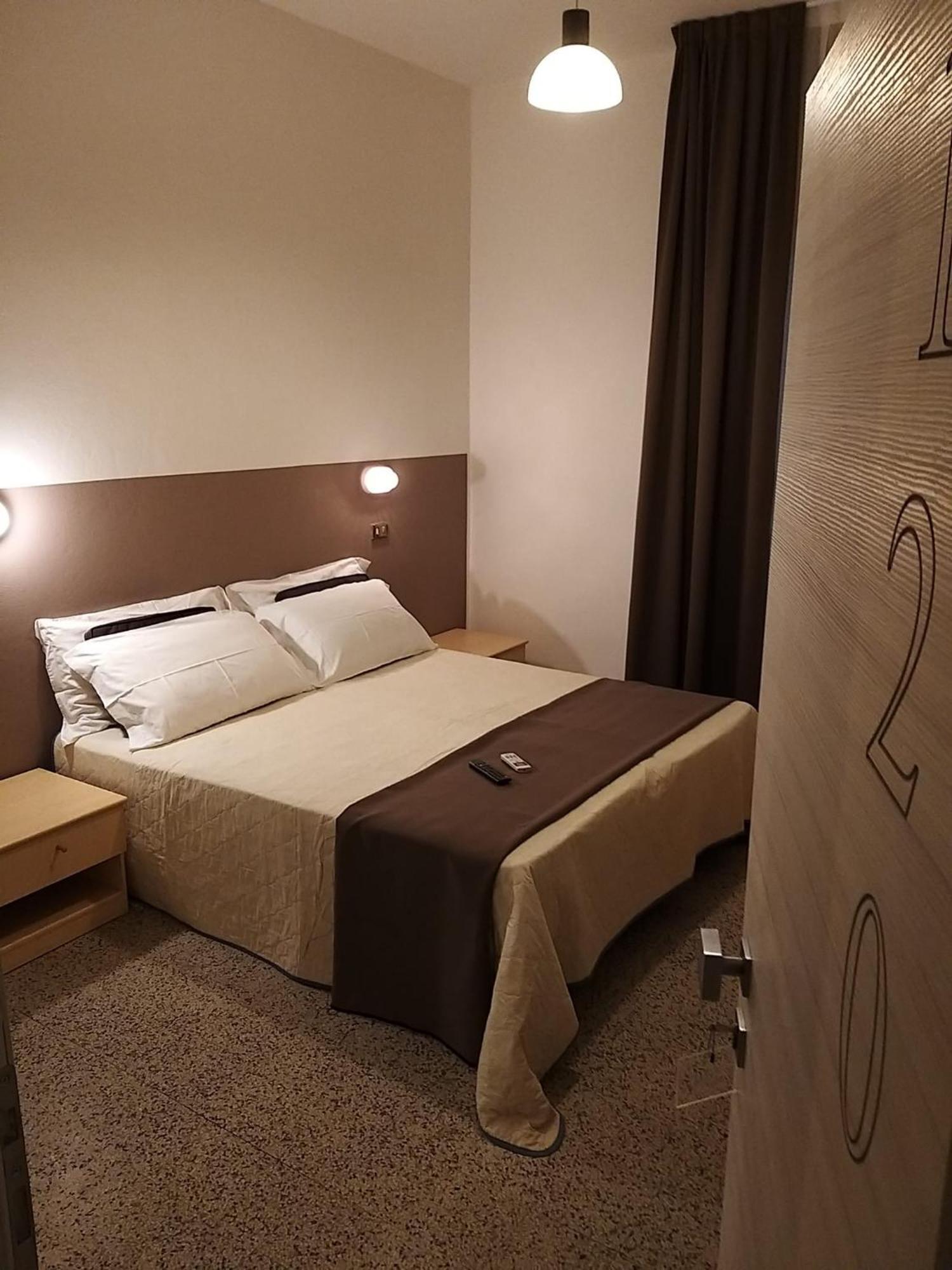 Hotel Ideal Rimini Buitenkant foto