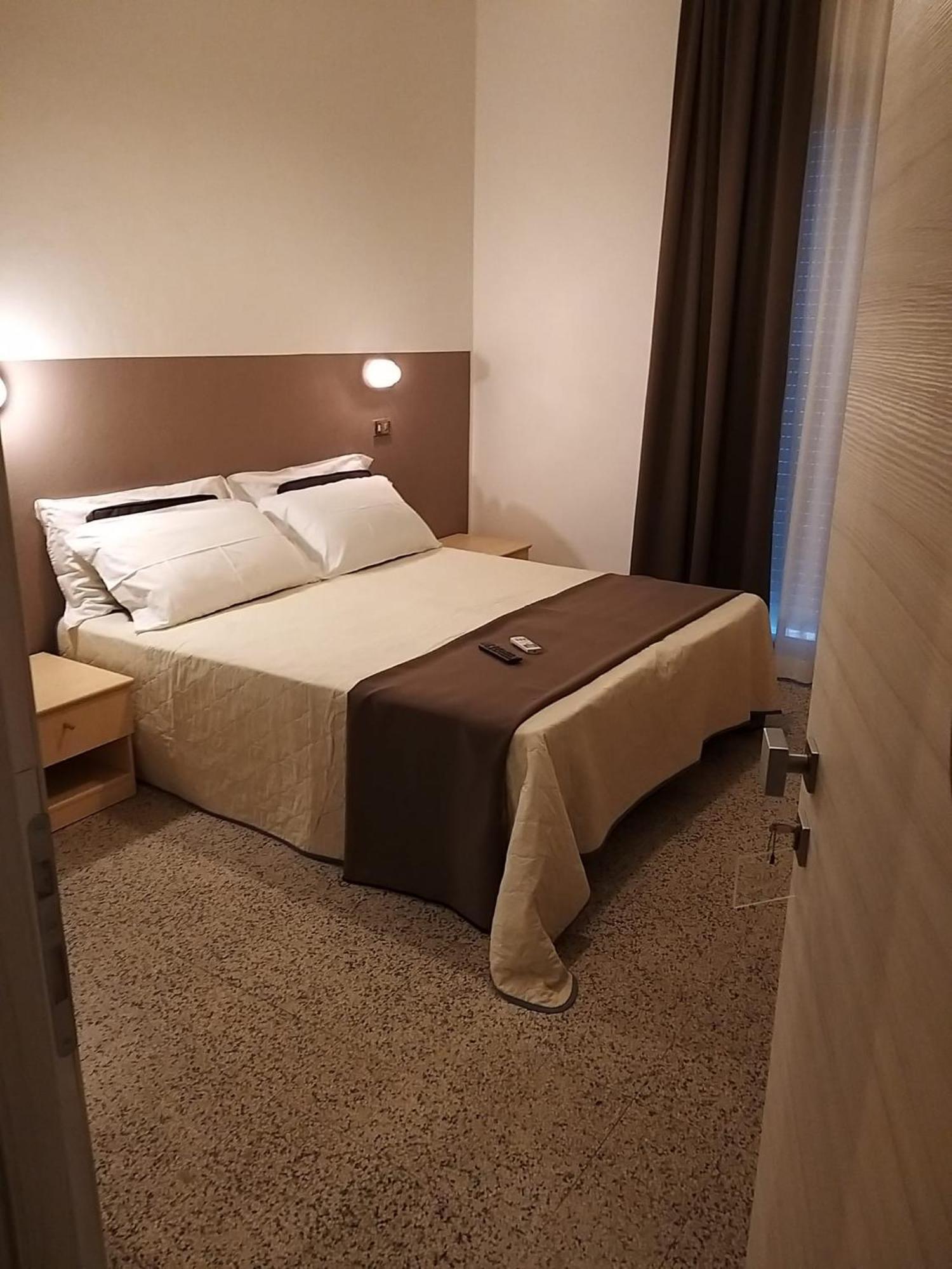 Hotel Ideal Rimini Buitenkant foto