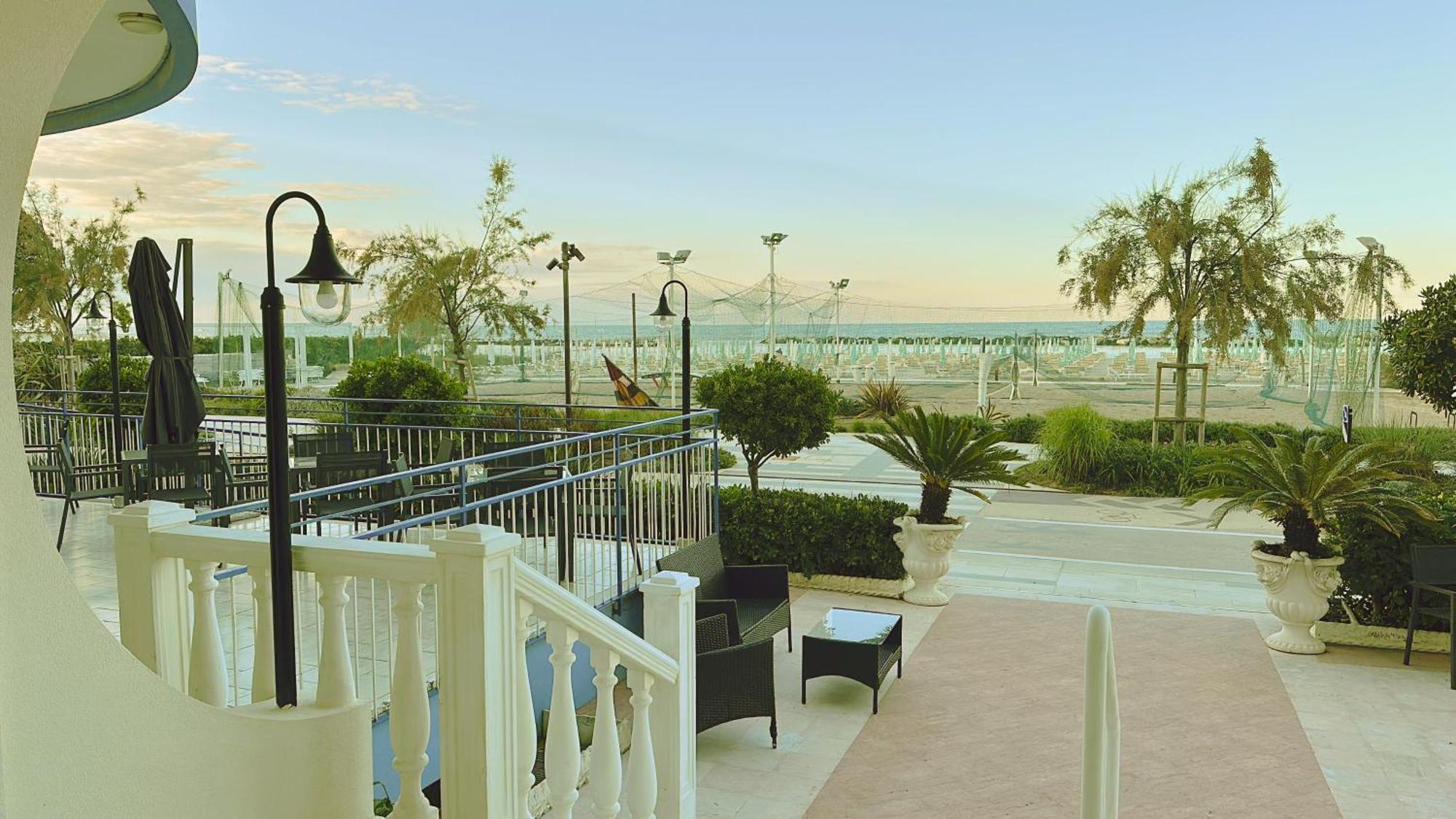 Hotel Ideal Rimini Buitenkant foto