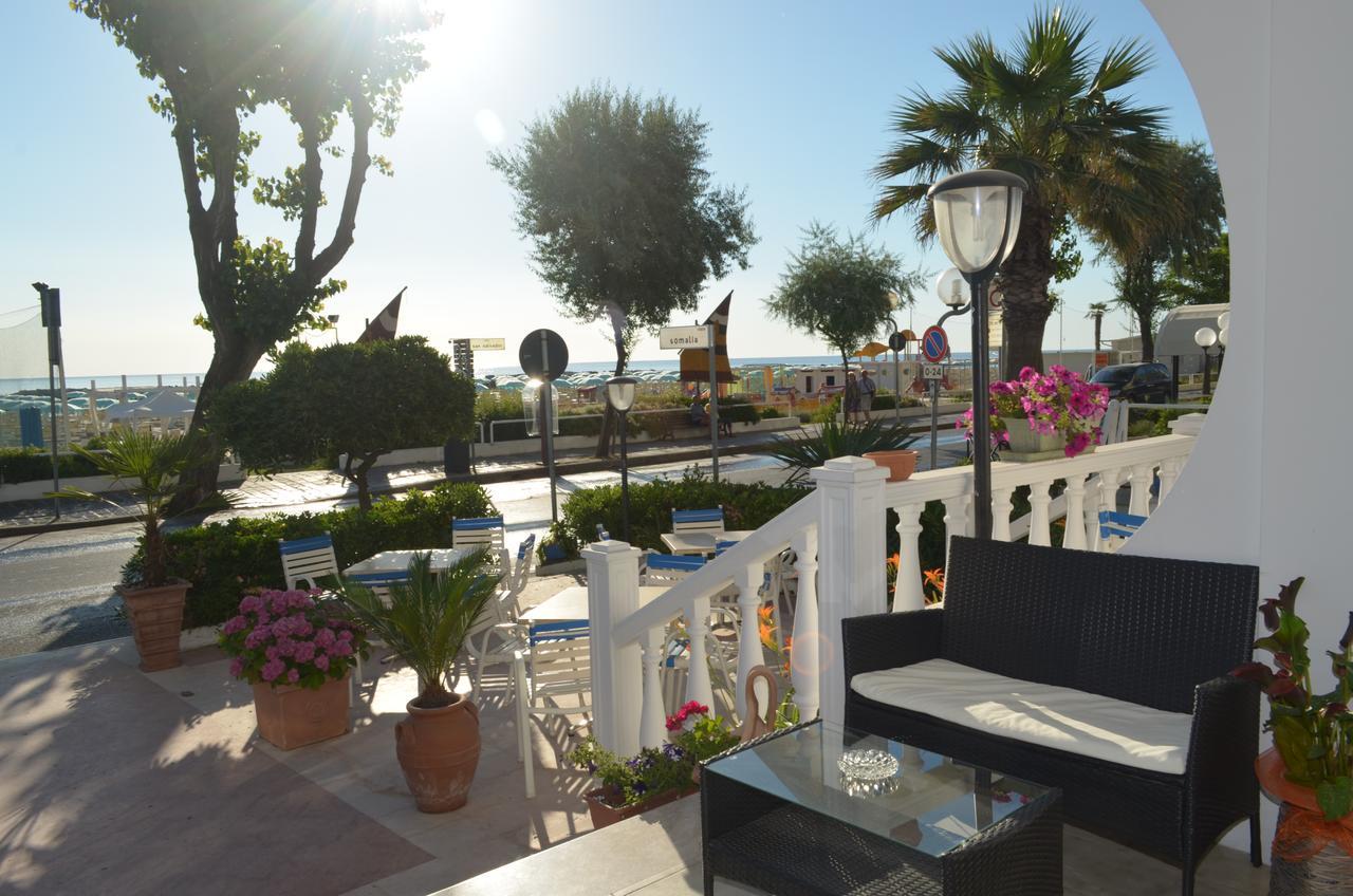 Hotel Ideal Rimini Buitenkant foto